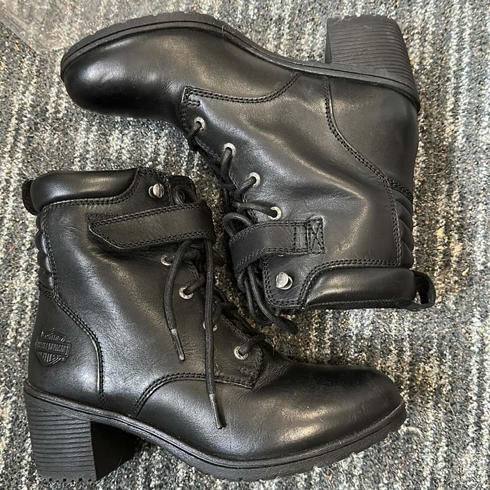 Women’s Harley Davidson heeled boots.